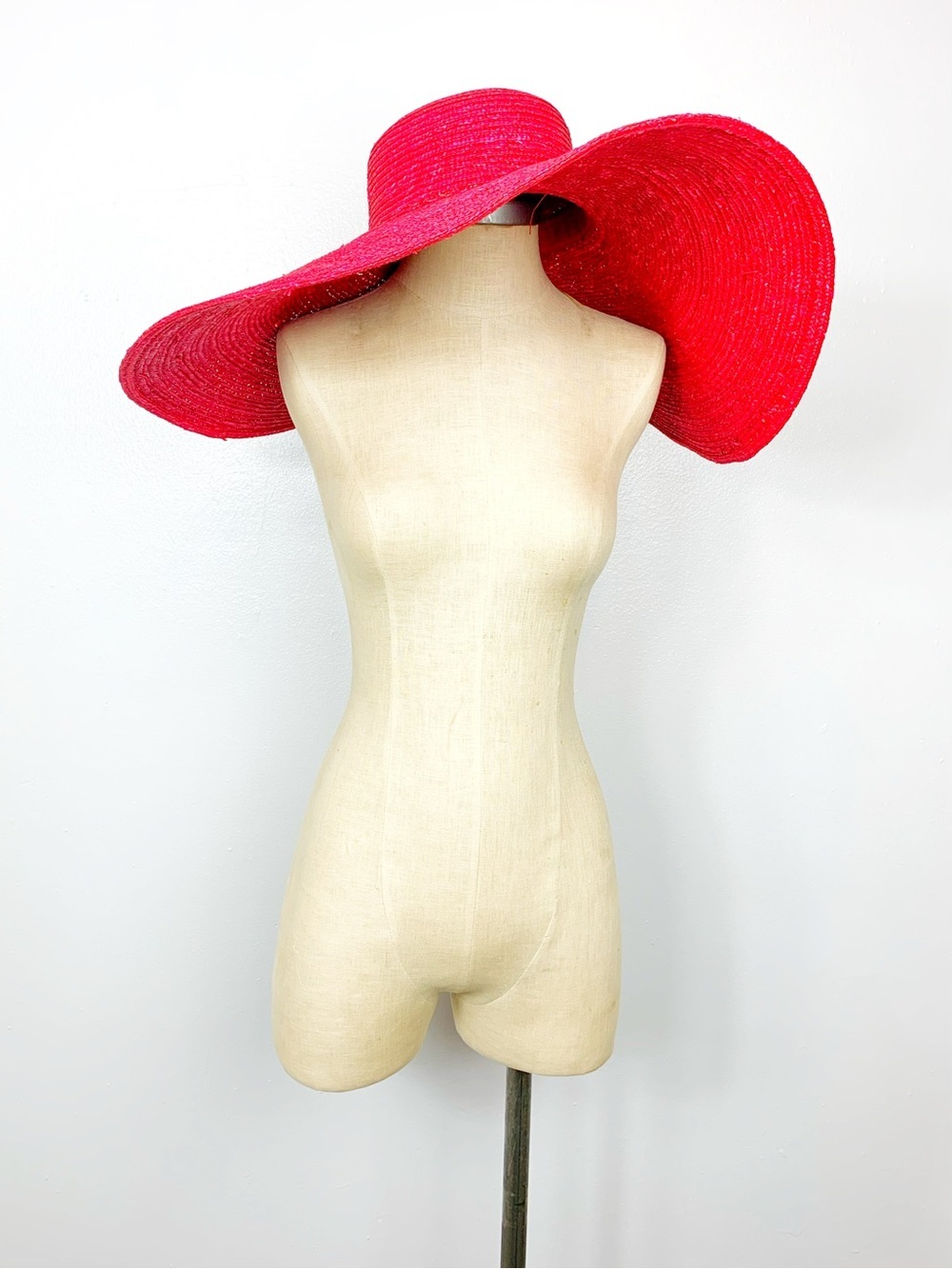 On Holiday Oversized Wide Brim Straw Sun Hat - Red - Picture 3 of 16